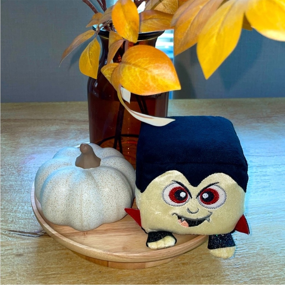 Vampire Cube Plush - Picture 4 of 12